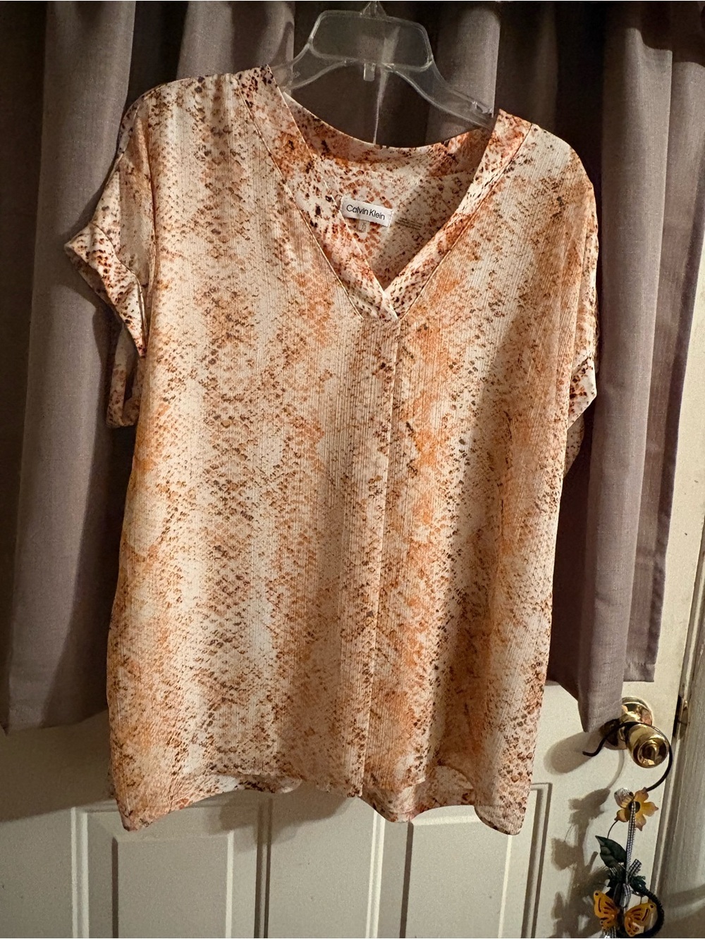 Calvin Klein v neck cap sleeve top sz XL multi- color ,rust ,cream & brown.